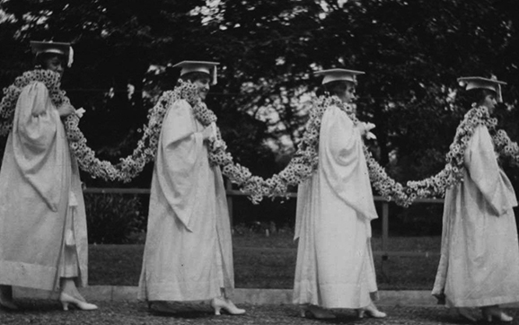 commencement daisy chain